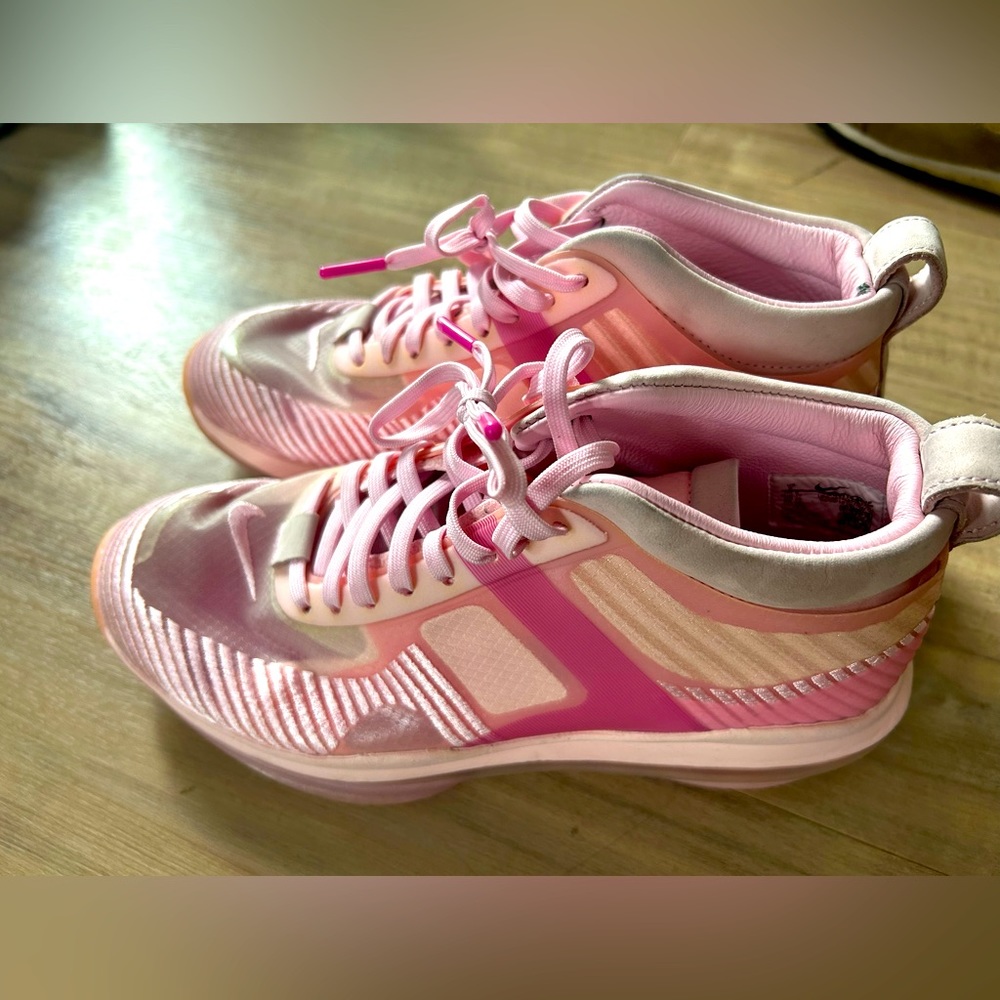 Nike Lebron James x John Elliot Icon sneakers Size 7 pink